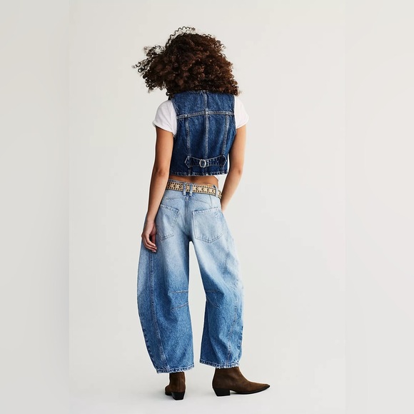 Free People We The Free Good Luck Mid-Rise Barrel Jeans in Barnyard Blue - Picture 5 of 12